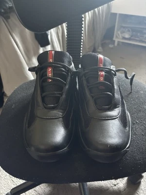 Zapatillas Prada negras y rojas Foto 1 de 4