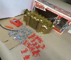 Vintage Multiple Toymakers Knights w/ Drawbridge Castle Playset – Boxed No. 1402 - Picture 1 of 18