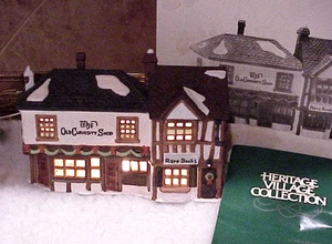 Vintage Dept 56 The Curiosity Shop Lighted Building Dickens Village Series Box - Picture 1 of 17