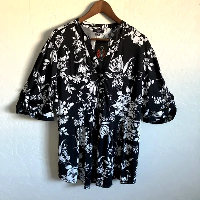 Camisa Cocomo Top Mujer Plus 2X Negra Blanca Floral Elastizada Manga Codo Tachonada Foto 1 de 4