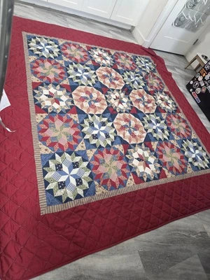 Patchwork Pattern Bedspread Polyester Machine Stitched Queen Size 84×90 - Image 1 of 4