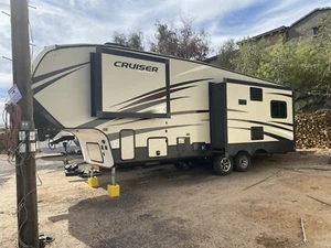 2018 Crossroads Cruiser Aire 28FT 5th Wheel 3 Slide Outs - Picture 1 of 18