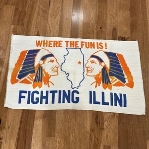 1970er Illinois Kampf Illini Chief Illiniwek Teppich Wo der Spaß ist! 43” x 23” - Bild 1 von 12