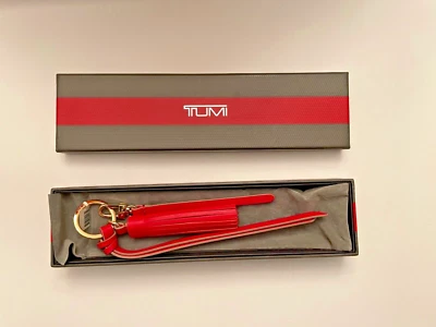 TUMI Borla Colgante Llavero Anillo Cadena Rojo con Bolsa Gris y Caja Auténtico NUEVO Foto 1 de 4