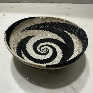 Handmade African Zulu Telephone Wire Basket Bowl Black White 6.5” - Picture 1 of 10