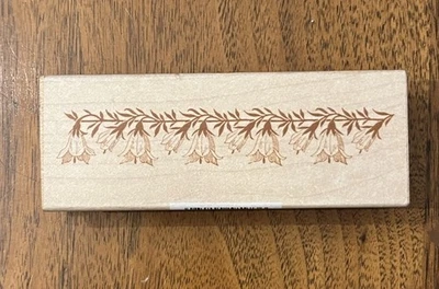 Sello de goma Anna Griffin borde de flores 580H25 montado en madera nuevo Foto 1 de 3