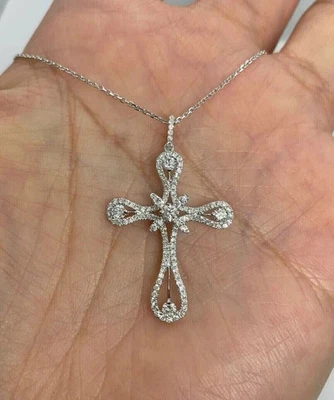 Bonito colgante cruzado de diamantes simulados de corte redondo para mujer enchapado en oro blanco de 14 k Foto 1 de 3