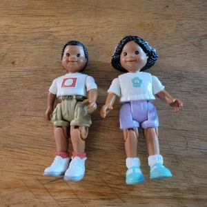 Casa de muñecas Fisher Price Loving Family NIÑA AFROAMERICANA NIÑO hermanos 1998 - Imagen 1 de 2