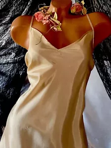 Vestido De Colección Satinado Brillante Fino Buff Tono Dorado Hippy Día Sin Mangas Años 70 - Imagen 1 de 14