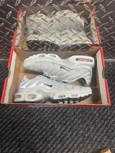 Nike Air Max Plus Plateado Claro Negro Cromo FV8480-002 Mujer’s Talla 9 Hombre 7.5 - Imagen 1 de 8