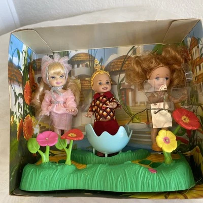 El Mago de Oz Munchkins Set 3 Barbie Coleccionista Etiqueta Rosa Muñeca Nuevo #K9413 Nuevo en Caja Foto 1 de 4