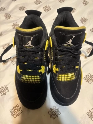 Tamanho 4.5 (GS) - Jordan 4 retrô 2023 Mid Thunder - Imagem 1 de 4