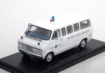 Dodge Sportsman San Diego Police Ambulance White Neo 46940 1/43 Resin Van 1973 - Image 1 of 3