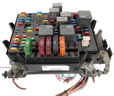 15328806-05 GMC 2000 2001 2002 Sierra Fuse Box Engine Bay 1500 2500 OEM H35 - Image 1 of 4