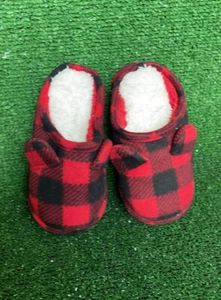 Kids Red and Black Slippers Size 8/9 NEW - Picture 1 of 3