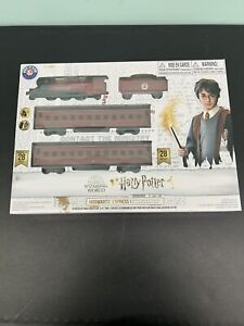 NIB Harry Potter Hogwarts Express Lionel Train Set Wizarding World 28pc 7-11981