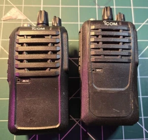 2 x Icom IC-F4002 Business Walkie-Talkie Two Way Radio includes charger - Picture 1 of 1