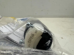 Leviton 4729-C Verriegelungsstecker L5-15R 15 A 125V AC 2-polig - Bild 1 von 6