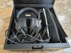 Auriculares dinámicos de alta resolución cerrados Sony MDR-Z1R Signature con estuche: MDRZ1R - negros - Imagen 1 de 20