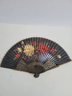 Abanico de tela de seda pintado a mano vintage marco de madera flores florales con pergamino dorado Foto 1 de 4