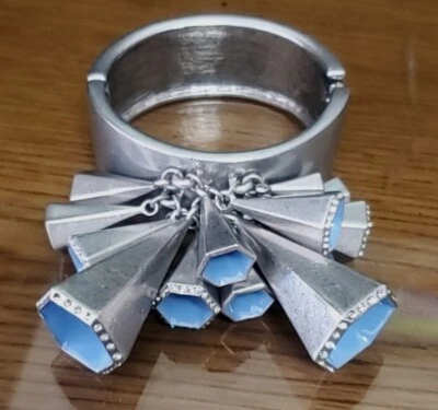 Brazalete Brazalete Cono Lia Sophia 2011 Colección Alfombra Roja Abrazadera Industrial Foto 1 de 4