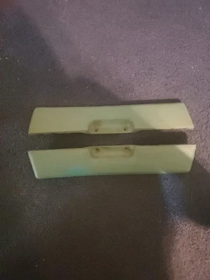 JUEGO USADO DE ALMOHADILLAS REPOSABRAZOS GM AÑOS 80 OLDSMOBILE DELTA 88 2 PUERTAS. Foto 1 de 4