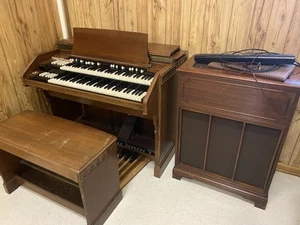 C2 Organ And Speaker with foot pedals - Picture 1 of 3