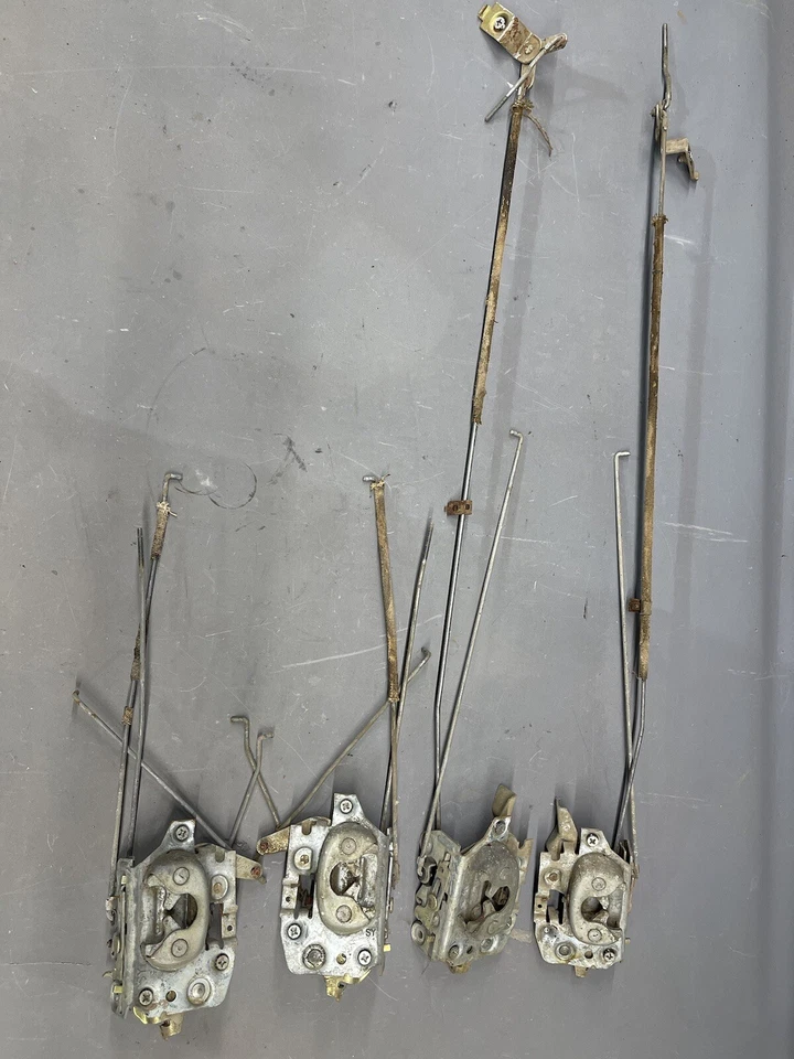 Ford Fairlane 1968-1971 4 puertas pestillos barras de bloqueo Mercury Montego Torino equipo original Foto 1 de 4