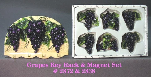 NEW PURPLE GRAPES CERAMIC 4 HOOK KEY RING HOLDER WALL PLAQUE 10" x 8" NEW IN BOX Cover