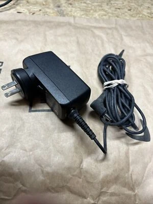 DELTA Electronics AC ADAPTER ADP-40THA 19V 2.15A - Image 1 of 3