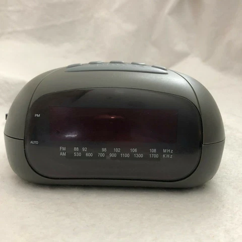 AM/FM Digital Clock Radio Alarm Model CR210 Durabrand in Green Gray Cover