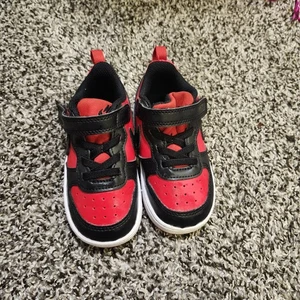 Nike Court Borough Low Baby Kleinkind Schuh Kinder Turnschuhe Größe 7c rot/schwarz - Bild 1 von 5