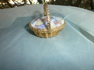 RETRO MAX FACTOR FLOWER BASKET SOLID PERFUME COMPACT - Picture 1 of 5