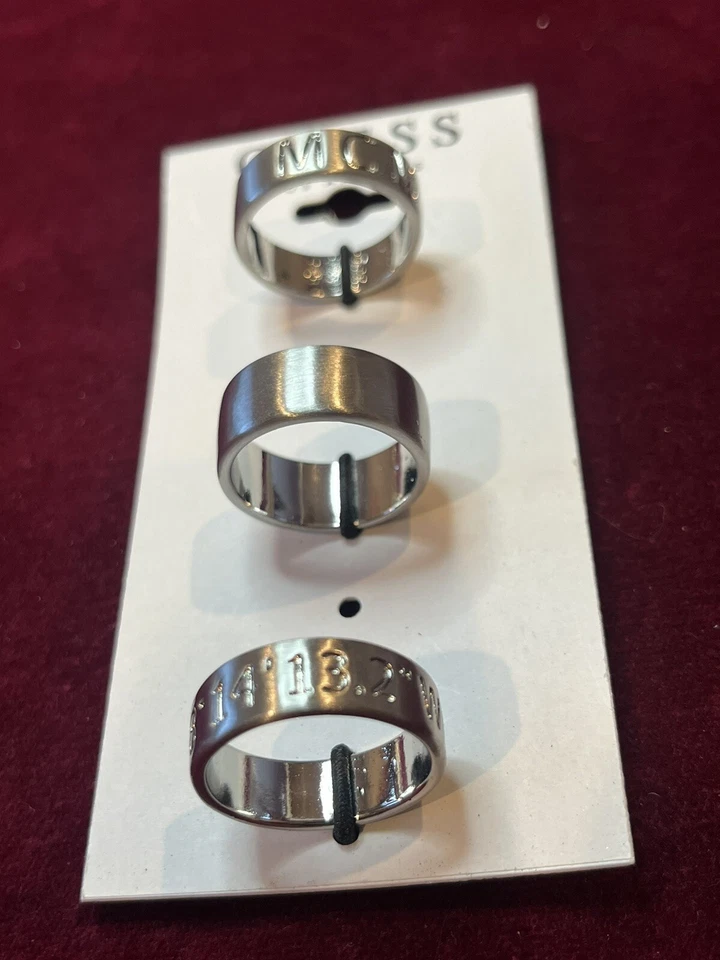 Pack de 3 anillos Guess tono plata números romanos, coordenadas y en blanco Foto 1 de 3