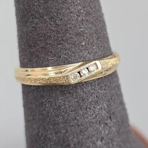 Sandblast Finish 14Kt Gold Ring W/ 3 Diamonds & Textured Detail Size 6.5 - 1.7g - Picture 1 of 7