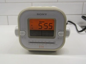 Sony Dream Machine Dual Alarm Cube Clock Radio ICF-C180 AM/FM Beige TESTED WORKS - Picture 1 of 7
