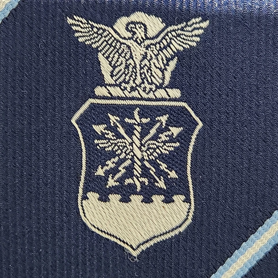 CORBATAS DE FUNDACIÓN HISTÓRICA DE LA FUERZA AÉREA (2) Azul Oscuro Emblema Raya Patriótica Foto 1 de 4