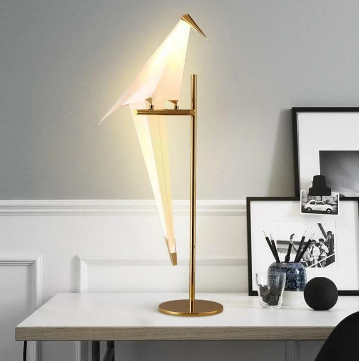 Lámpara de mesa LED de 28 pulgadas moderna oscilante pájaro luz de mesa accesorios de lámpara de metal dorado  Foto 1 de 4