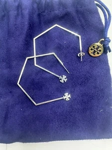 Orecchini a cerchio esagonali in argento Tory Burch - Foto 1 di 6