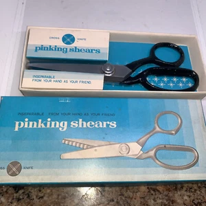 Vintage Sewing Pinking Shears Made in Japan 7 Inches Long In Original Box - Picture 1 of 8