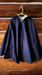 Short Hooded Cloak with Pockets - Picture 1 of 4