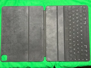 Apple iPad Pro 12,9" Gen. 4.5  Smart Keyboard Folio  gebraucht QWERTZ - DEUTSCH - Bild 1 von 5