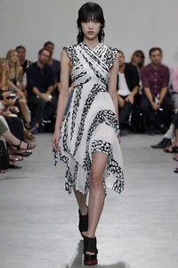 Proenza Schouler SZ S Runway 2017 Sculptured Accordion Pleated Dress Black White - Bild 1 von 24