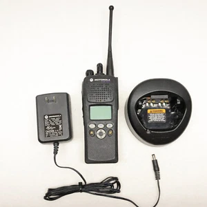 MOTOROLA XTS2500 Model II UHF 450-520Mhz Radio H46SDF9PW6BN w/ NTN8831A Charger - Picture 1 of 14