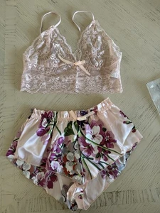 Damen 2-teiliges Dessous Set Blumen Spitze Trägertop Satin Shorts Nachtwäsche Pyjama Gr. M - Bild 1 von 5