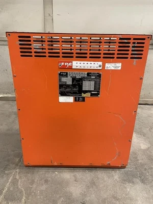 Transformador tipo seco Federal Pacific 30,00 KVA 480-208Y/120 voltios trifásico Foto 1 de 4