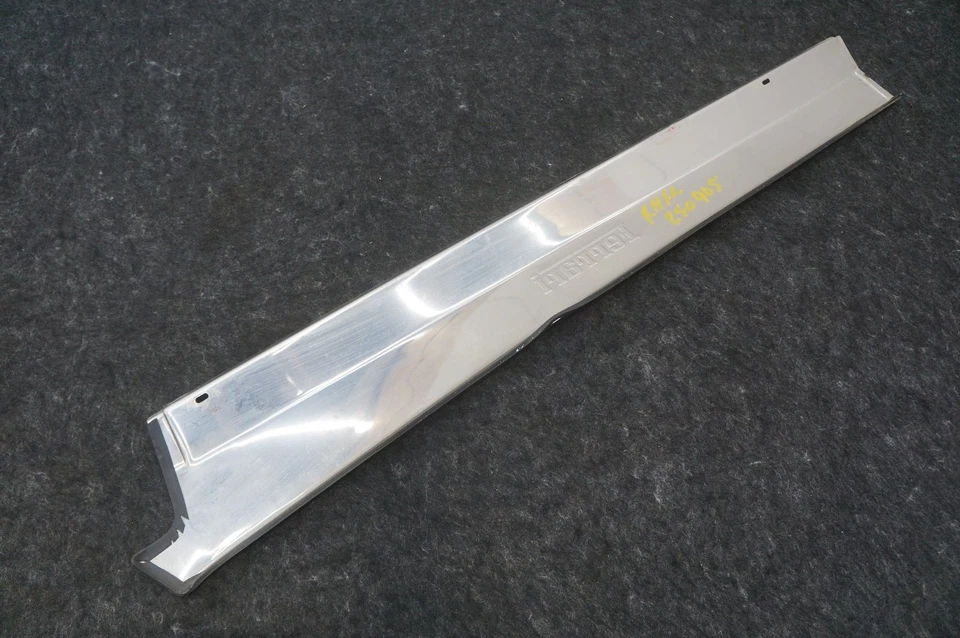 Peitoril da porta direita placa de chute tampa painel acabamento OEM 68146500 Ferrari 360 2001 - Imagem 1 de 4