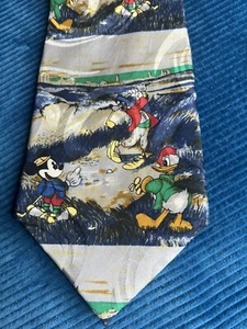 Corbata Disney Mickey y sus amigos golf gráfico Atlas diseños Suecia - Imagen 1 de 7