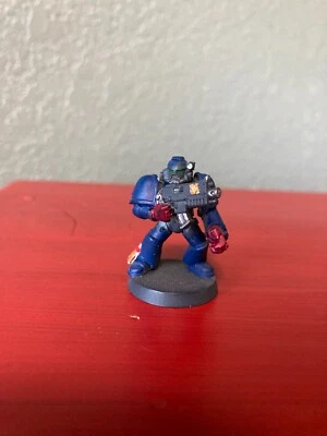 VTG 90s Games Workshop WarHammer 40k Space Marines Crimson Fists Figure, Painted - Image 1 of 4