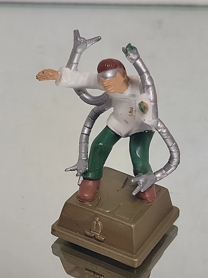 Doc Ock Marvel Heroes Chess Set Gold Bishop Replacement Piece 2003 damaged  - Image 1 of 1